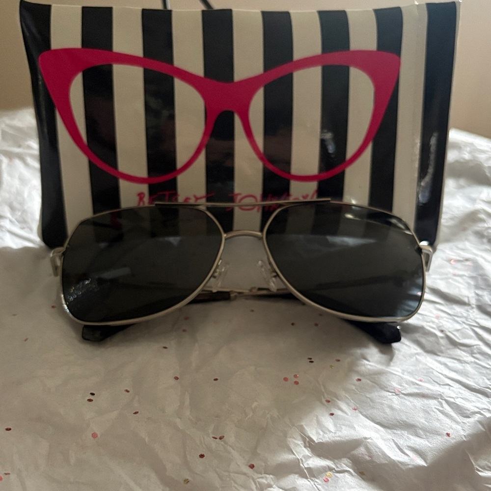 Kendra Scott KE101S Aviator Sunglass Gray Polarized Lenses